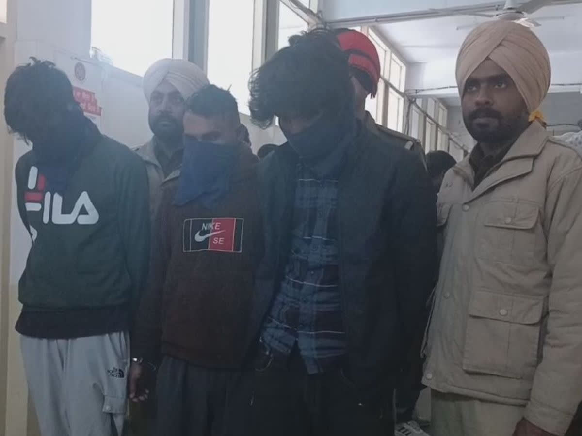 Loot Gang in Bathinda ਲਟ ਖਹ ਕਰਨ ਵਲ ਗਰਹ ਦ ਤਨ ਮਲਜਮ ਹਥਆਰ