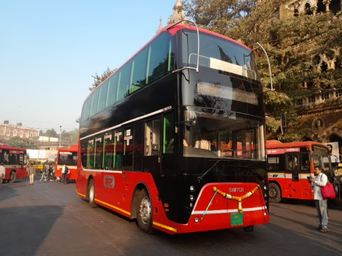 AC Double Decker Bus ९०० पक ७०० डबल डकर बससठ आणख वट पहव