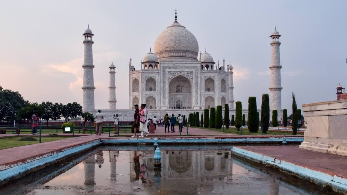 Water Leakage In Main Dome Of Taj Mahal Due To Incessant Rain In Agra