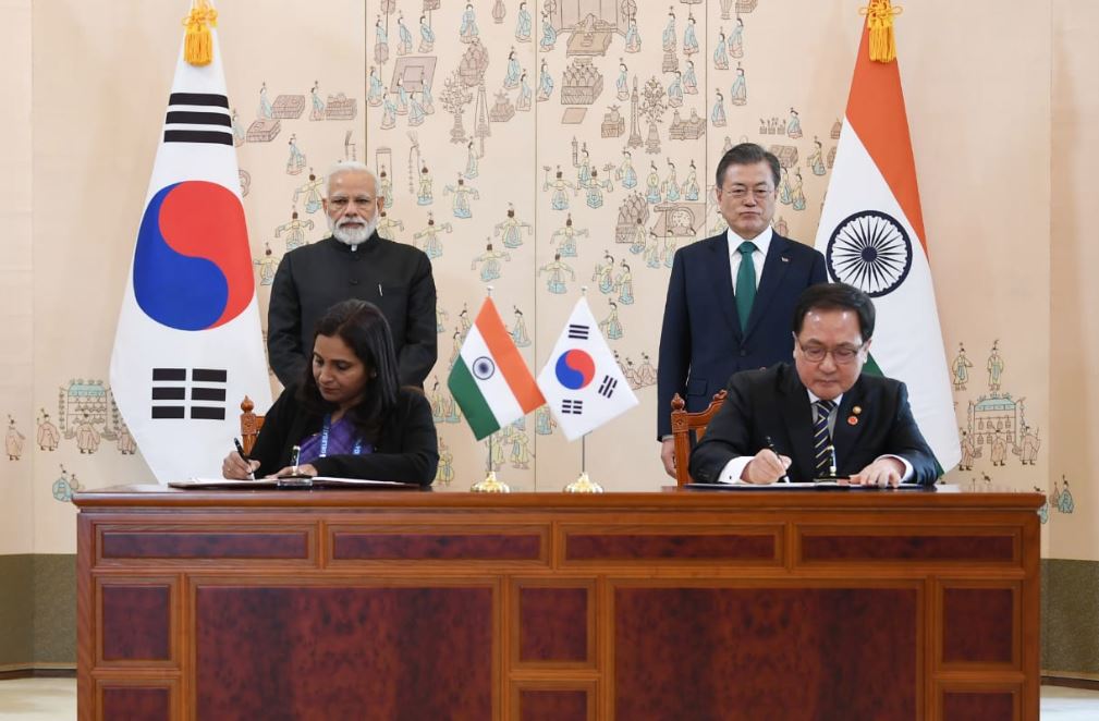 Prime Minister Narendra Modi, South Korea, Seoul, President Moon J. Business, Investment, Defense, Bilateral Trade, Startup, Act East Policy, प्रधानमंत्री नरेंद्र मोदी, दक्षिण कोरिया, सियोल, राष्ट्रपति मून जे, व्यापार, निवेश, रक्षा, द्विपक्षीय व्यापार, स्टार्टअप, एक्ट ईस्ट नीति