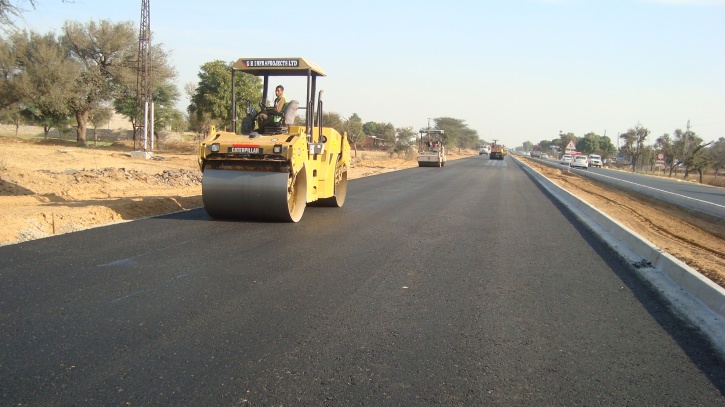 indian road made by waste plastic