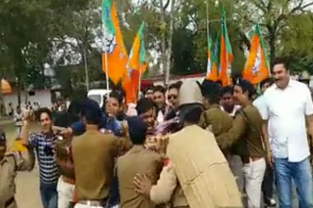 BJYM के कार्यकर्ताओं का विरोध प्रदर्शन