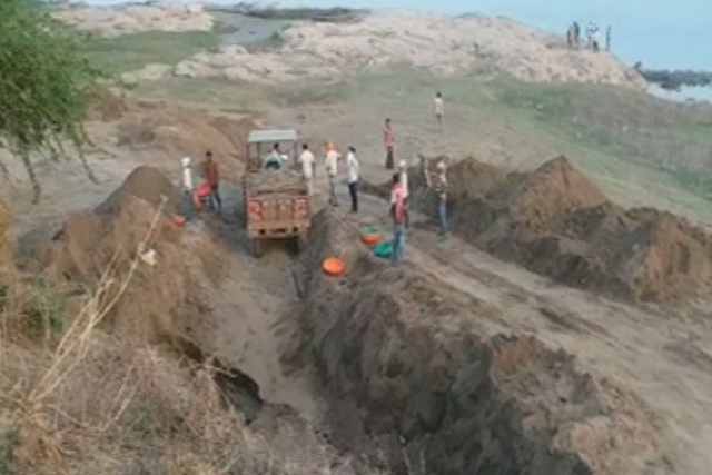 illegal-mining-of-open-sand