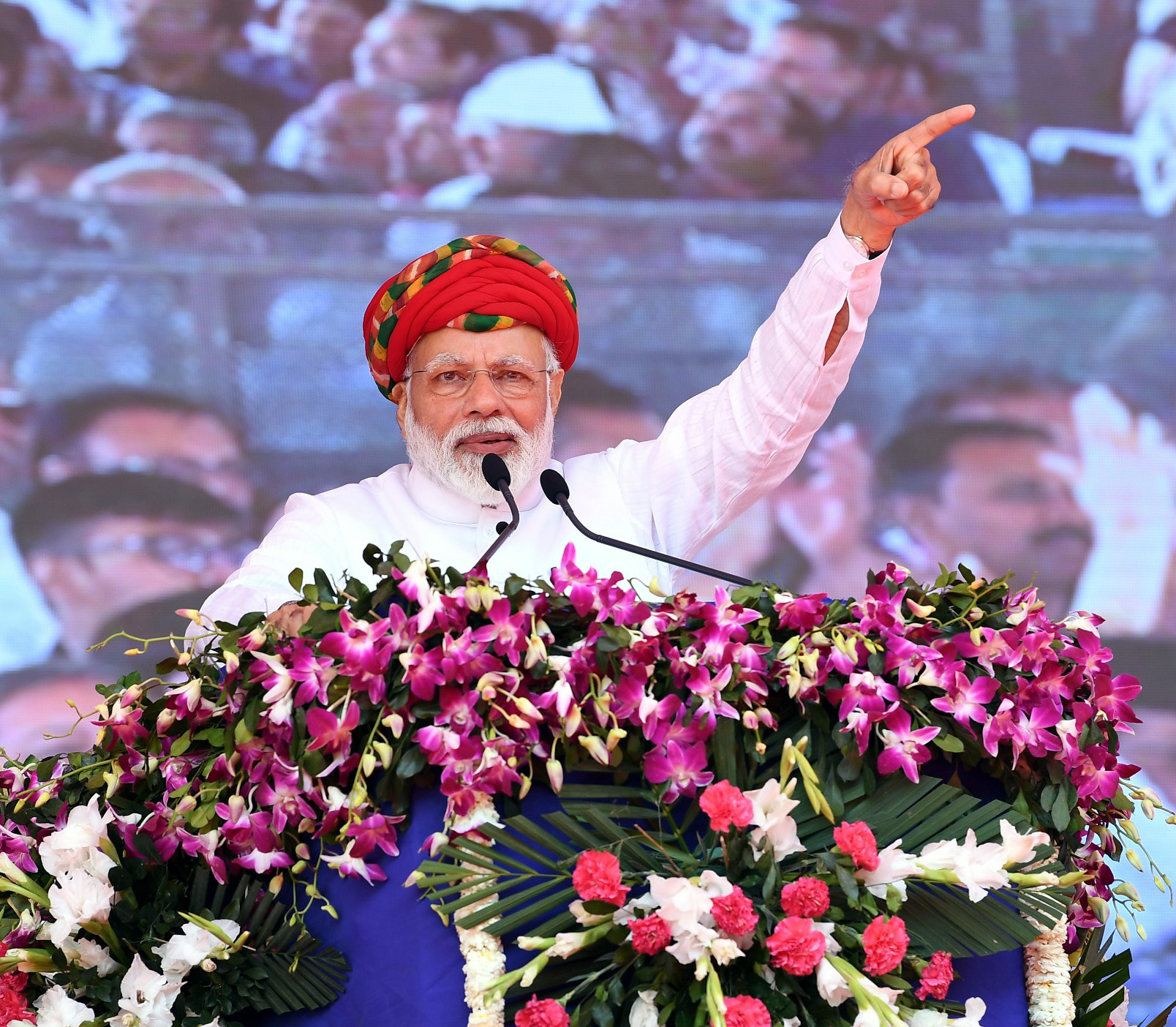 PM Modi,Modi in Gujarat,Bandra Jamnagar Humsafar Express,PM KISAN,Modi government,business news