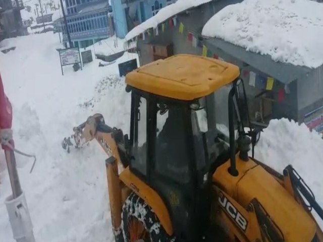 road close due to snowfall