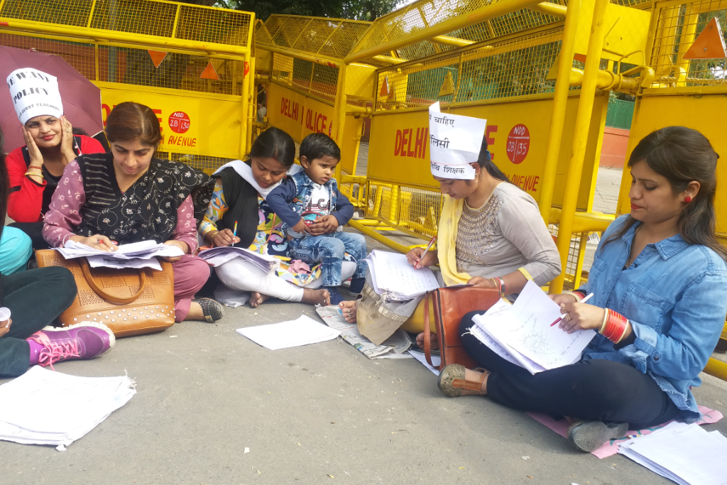 Guest teachers protest Continue 16 days in delhi