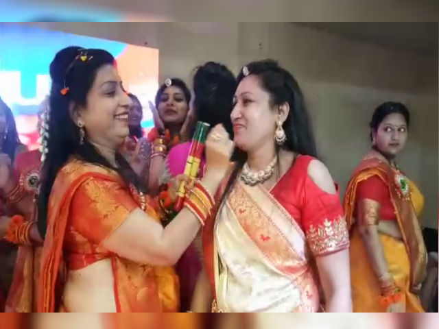 चारों ओर छाई होली की खुमारी