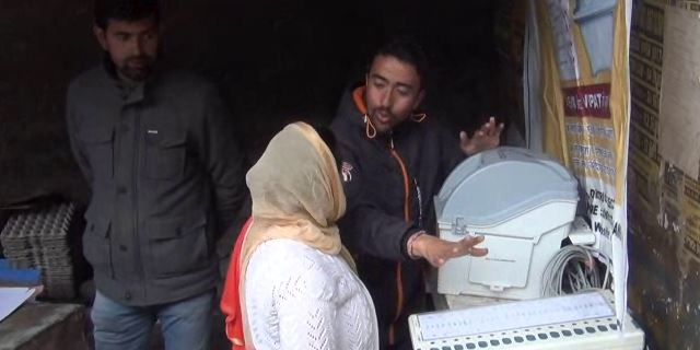 demo of voting given to public in chamba