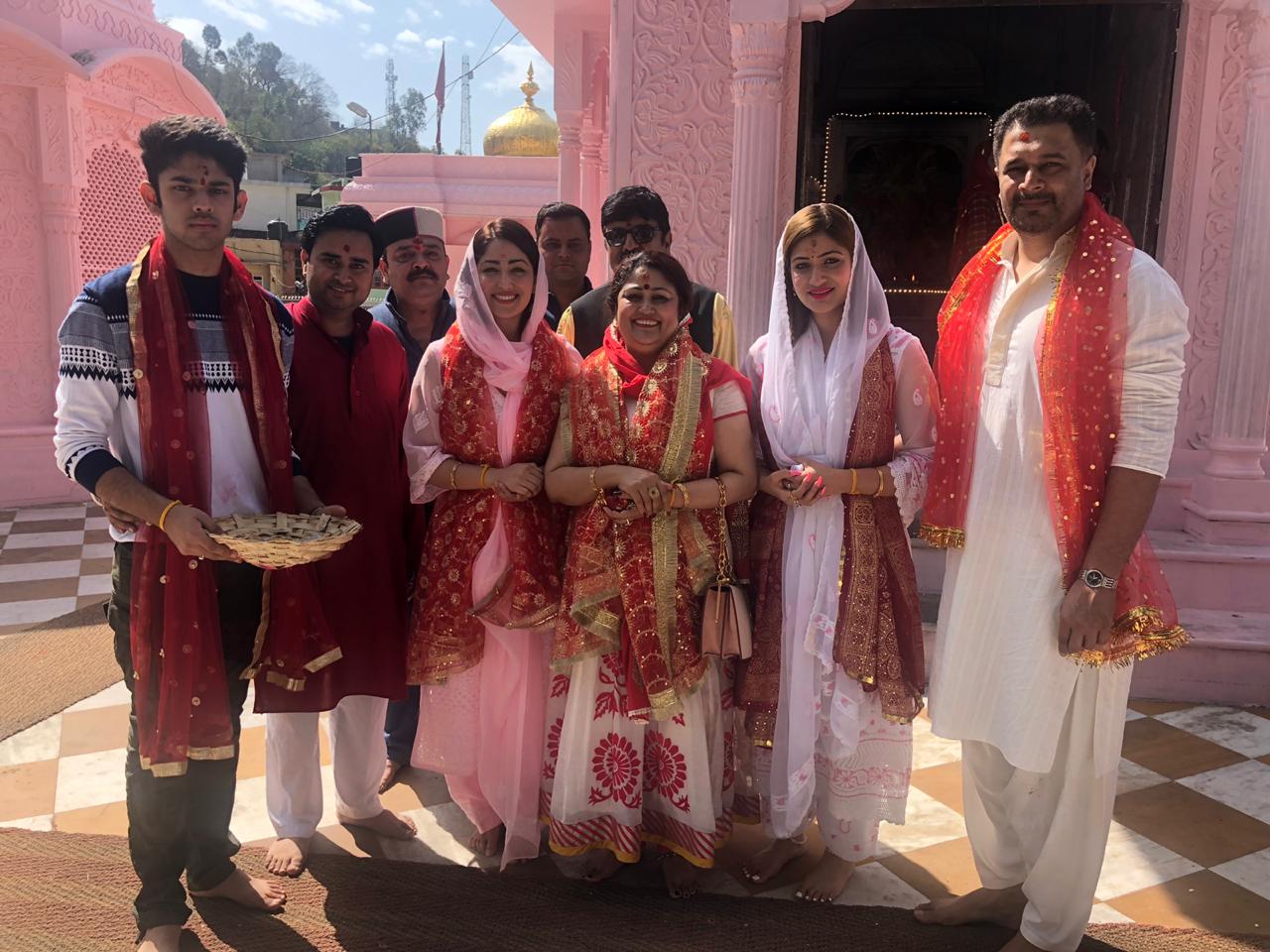 yami gautam in jawaji temple