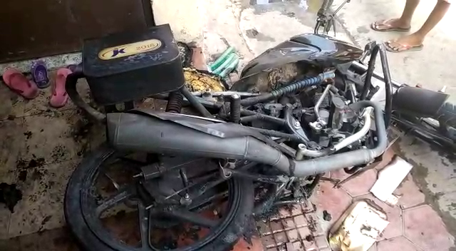 bike burned in indore