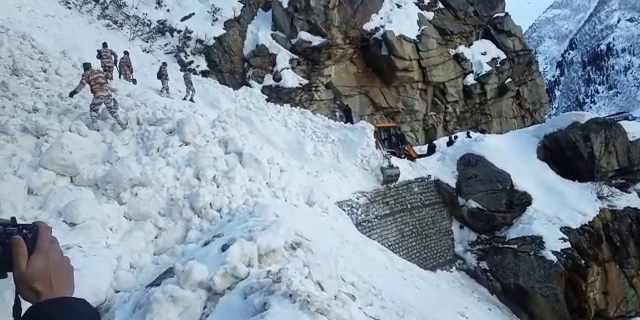 rescue operation of jcb started in kinnaur