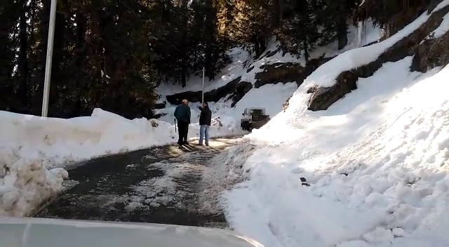 snowfall on jalori pass