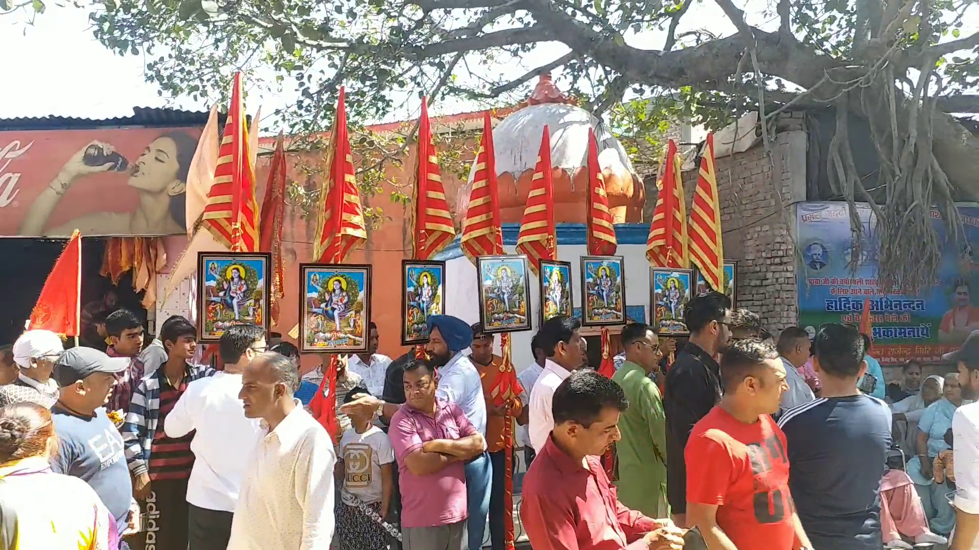 devotees in baba balak nath temple