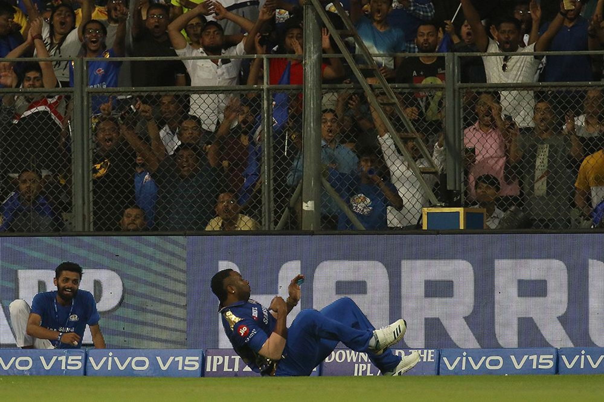 IPL: Pollard Takes Blistering catch to change result of MIvsCSK match