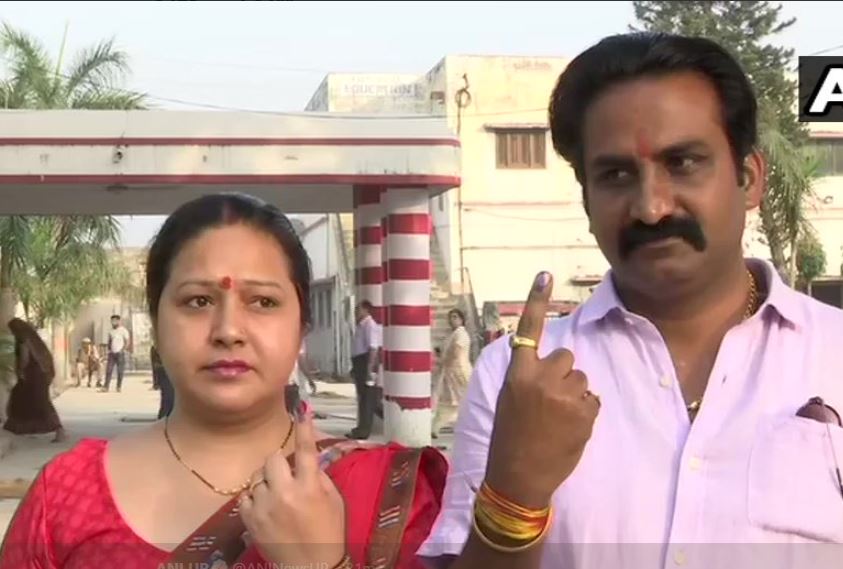 people casting vote etv bharat