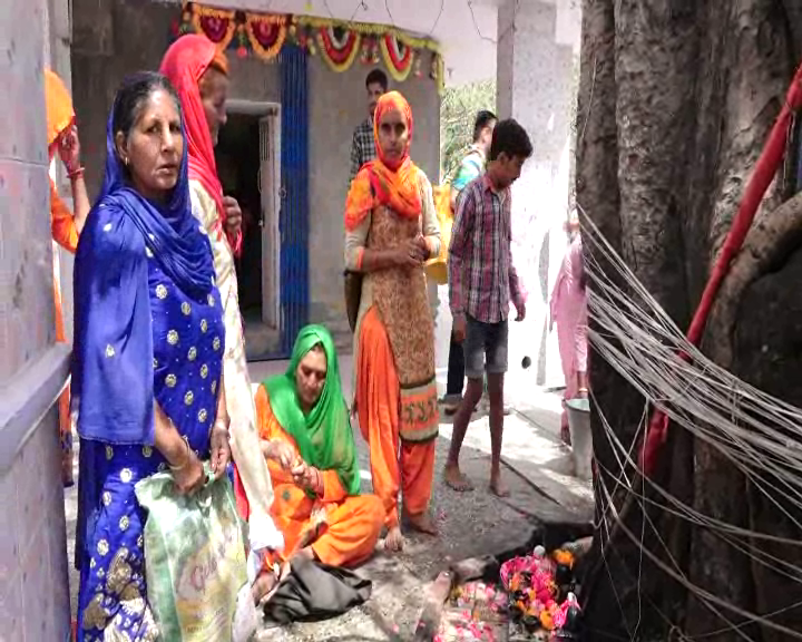 devotees in Brahmahuti Temple