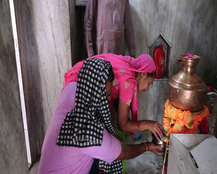 devotees in Brahmahuti Temple