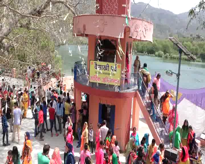 devotees in Brahmahuti Temple