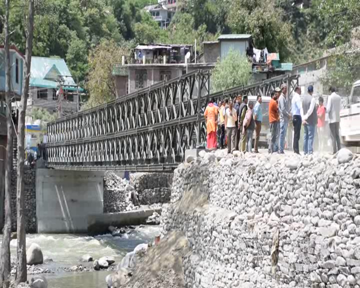 dc kullu inaugurates valley bridge