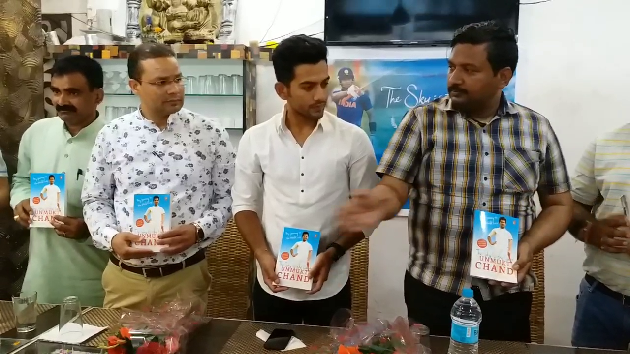 cricketer unmukt chand distributed his books to fans in rishikesh