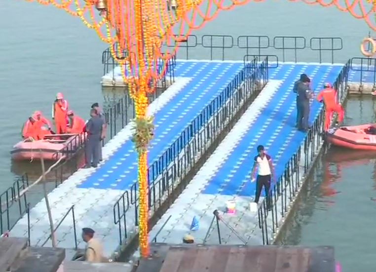 modi in ganga aarti of varanasi