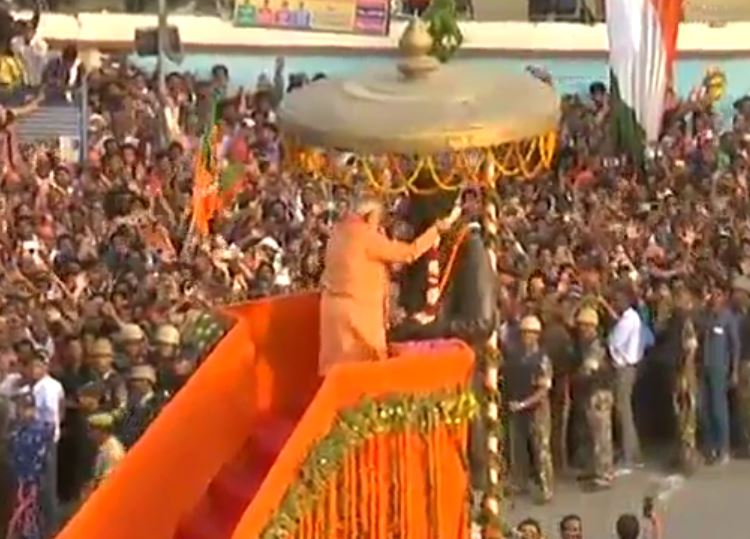 floral tribute by modi to malviya