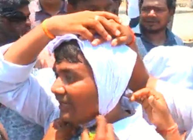 lathi charge on fighter in raichur