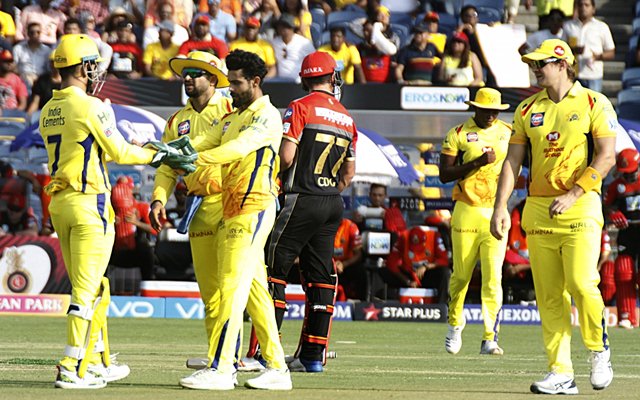 CSK players celebrate after taking a wicket against RCB in 2018.