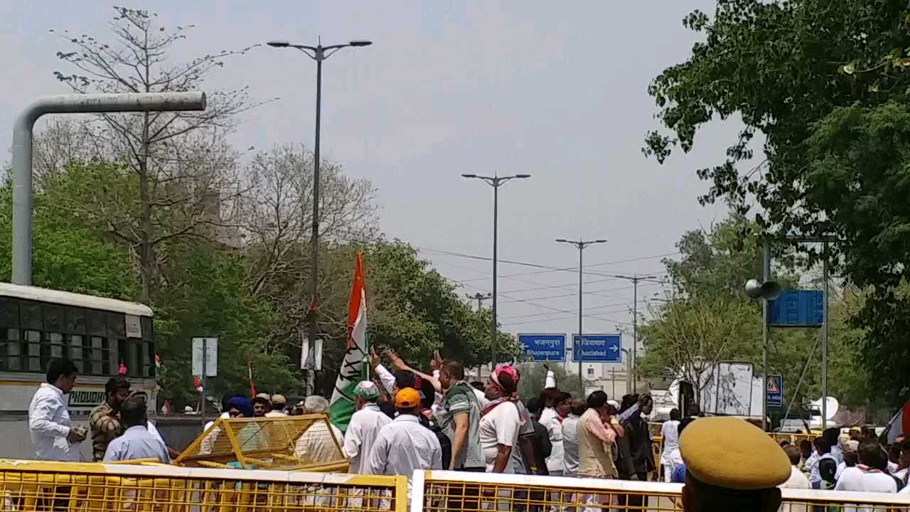 Sheila Dikshit reached Delhi DM office for lok sabha chunav 2019