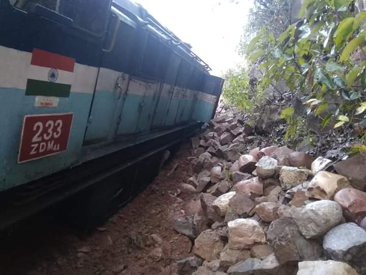 train engine derail