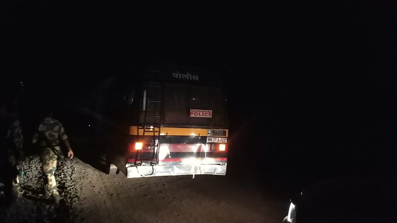 Road accident of police van in Washim,