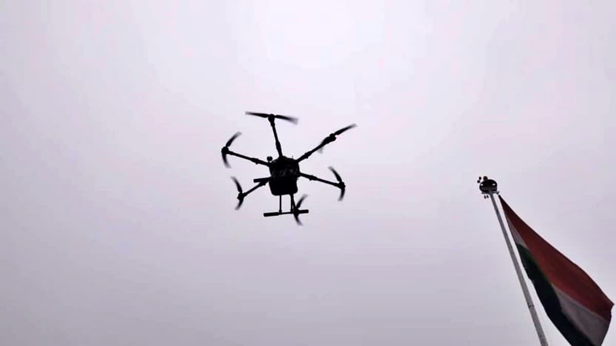 पटना एम्स में ड्रोन उड़ाकर प्रदर्शन