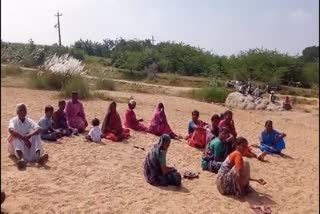 villagers_protest_to_stop_sand_transport