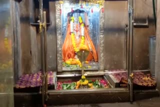 Devotees in Omkareshwar