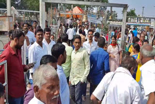 Huge Devotees Rush At Medaram Jathara