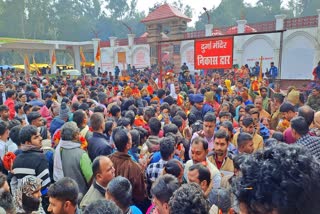 थावे मंदिर में नए साल पर भीड़