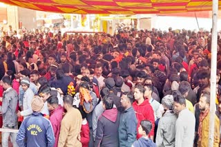 पटना महावीर मंदिर में भक्तों की भारी भीड़