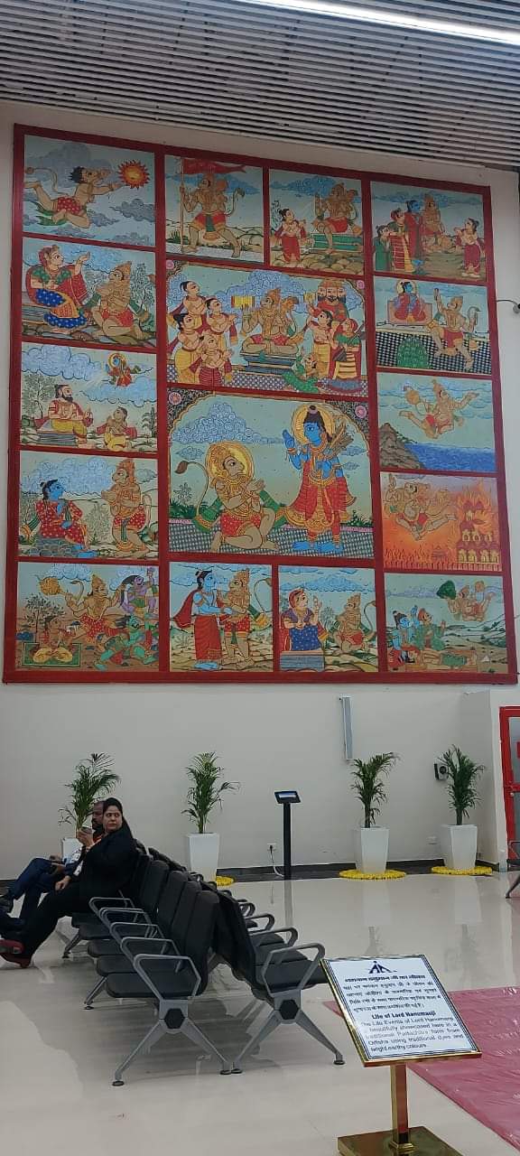 अयोध्या के महर्षि वाल्मीकि अंतरराष्ट्रीय एयरपोर्ट के अंदर मधुबनी पेंटिंग