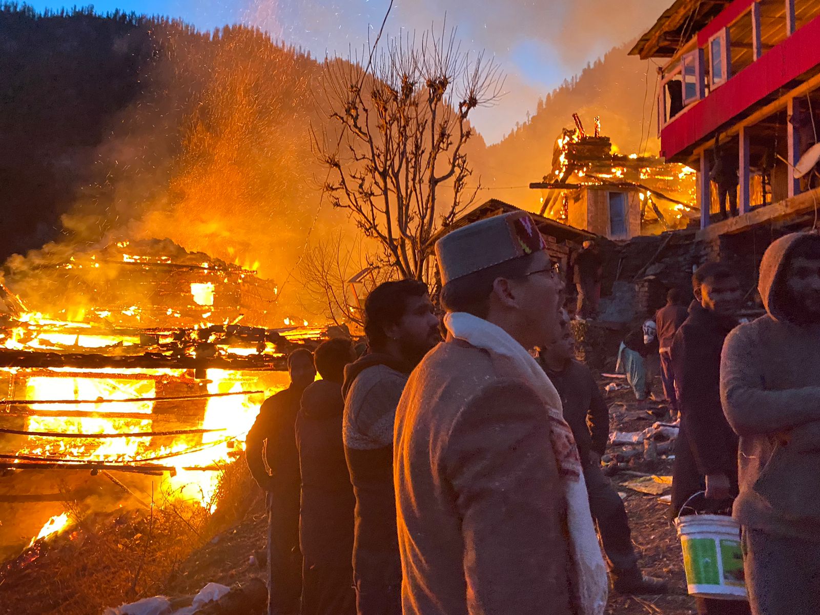 तांदी गांव में आग लगने के बाद का भयानक मंजर