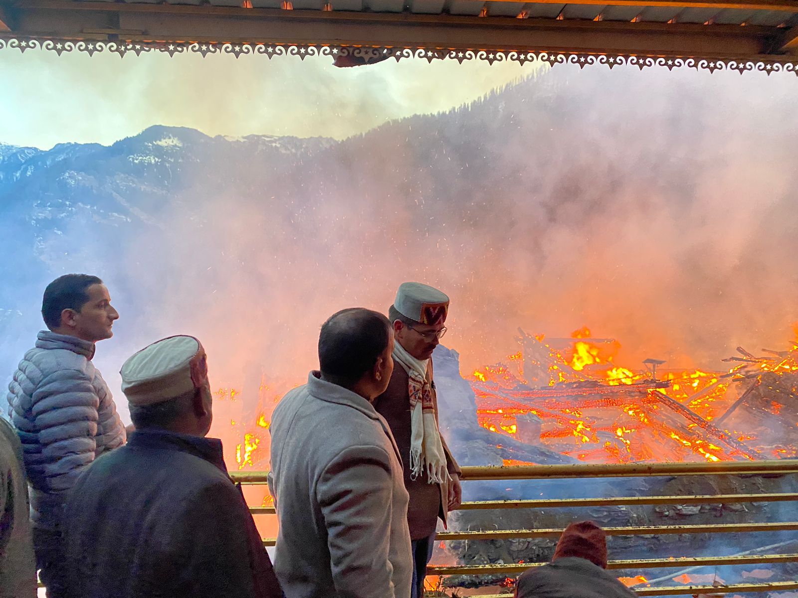 मौके पर पहुंचे बंजार विधायक सुरेंद्र शौरी