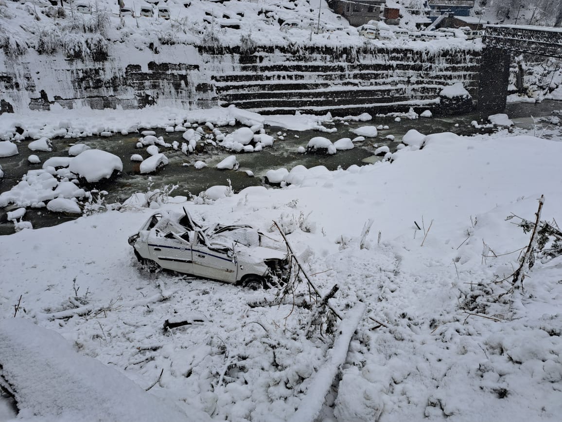 heavy snowfall in Kullu Manali