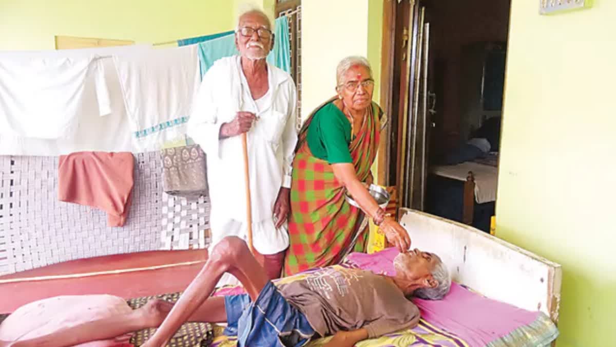 couple_facing_financial_difficulties_to_feed_their_disabled_children_in_palnadu_ditrict