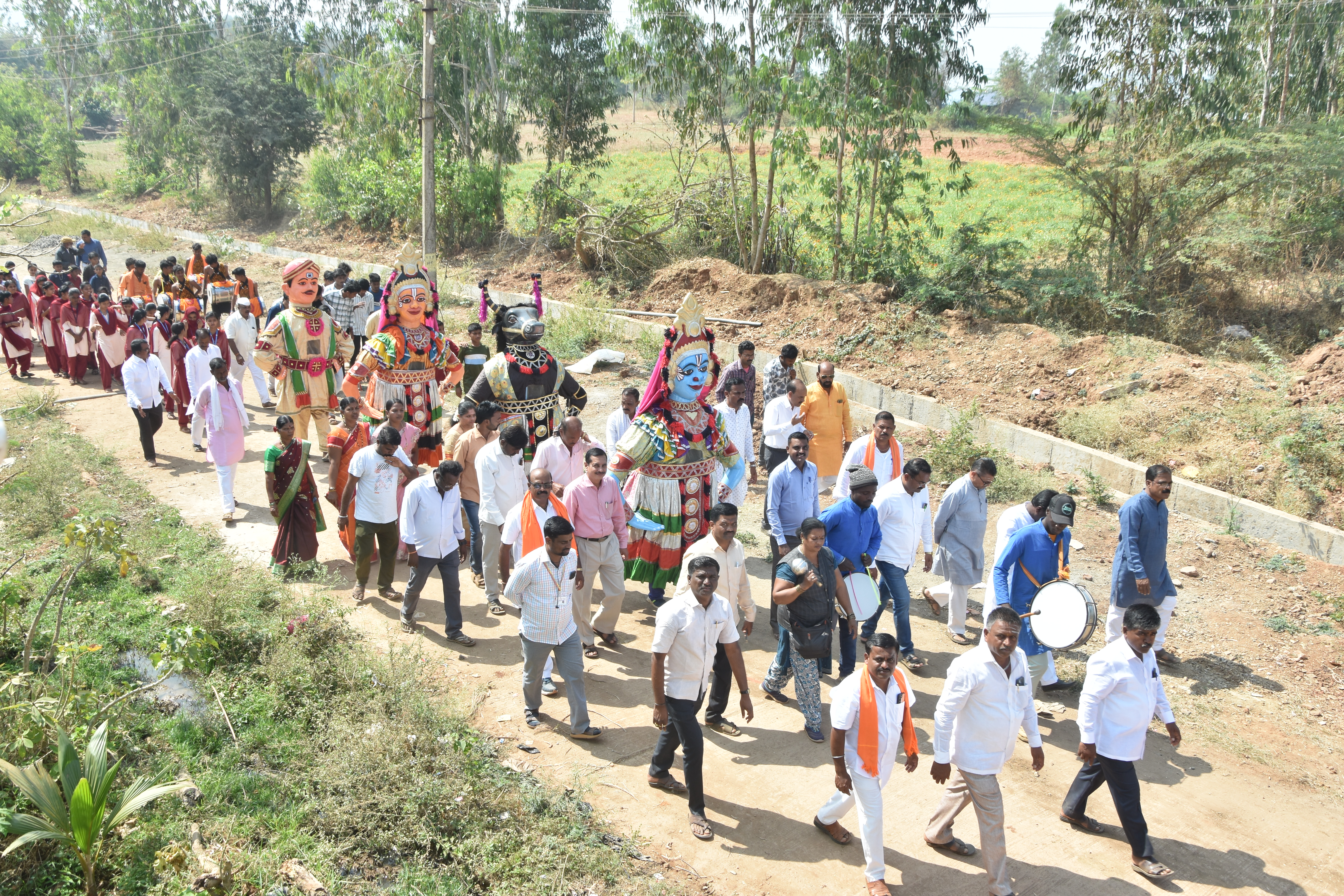 Doll dance attracted attention at the Okkunda Utsav Nrupatunga Jyoti procession