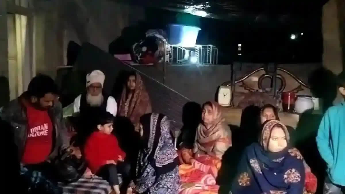 Wakeel Hassan the rat-hole miner whose house was demolished by the DDA continues his strike on the pavement with his family on the second consecutive day until the DDA fulfils his request to be accommodated at the demolished site or nearby. He has threatened to go on a hunger strike if their demand isn't fulfilled.  (File Photo)