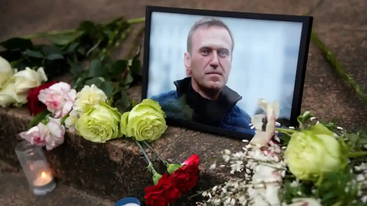 Navalny's family is laying the opposition leader to rest after his death in prison