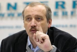 Following his arrest by Russian authorities from the Center for Combating Extremism (Center E), the editor-in-chief of the renowned Russian independent, Sergei Sokolov was fined 30,000 rubles ($329) during a hearing at a Moscow court later on Thursday, Novaya Gazeta said.