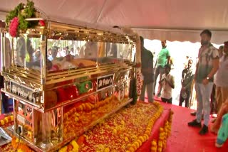 K Shivaram last respect in Bengaluru Ravindra Kalakshethra