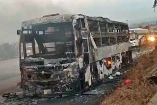 bus burnt  Belagavi  Fire incident  ಸುಟ್ಟು ಕರಕಲಾದ ಬಸ್  ಬೆಳಗಾವಿ