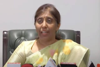 Former Minister YS Vivekananda Reddy's daughter Sunitha Reddy demanded an inquiry into Andhra Pradesh Chief Minister YS Jaganmohan Reddy's role in her father's murder case. S