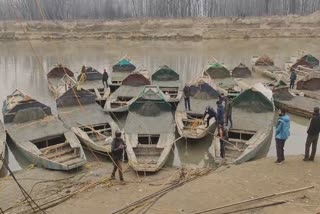 admn-launches-crackdown-on-illegal-sand-mining-in-pampore